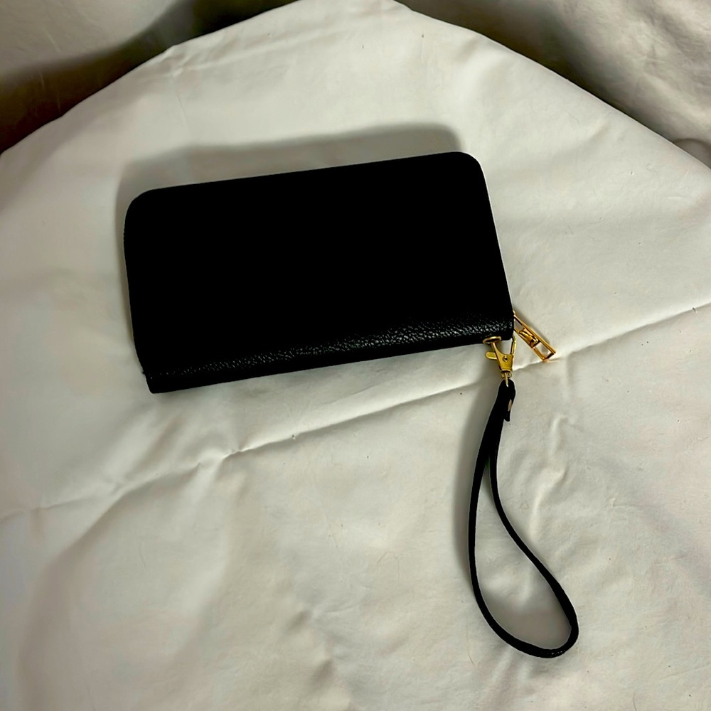 NWOT Wallet clutch with detachable strap vegan leather, black